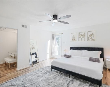 4939 Thunder Road - Photo Thumbnail 12