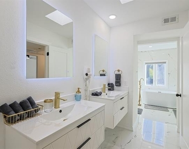 4939 Thunder Road - Photo Thumbnail 15