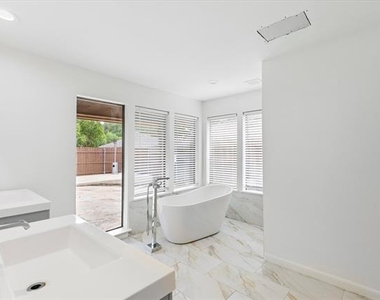17003 Davenport Road - Photo Thumbnail 20