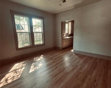 1221 W 2nd Avenue - Photo Thumbnail 4