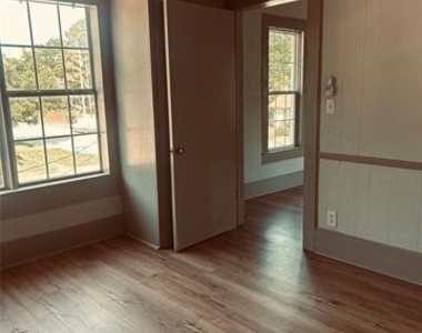 1221 W 2nd Avenue - Photo Thumbnail 5