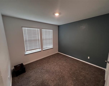 805 Martingale Drive - Photo Thumbnail 9