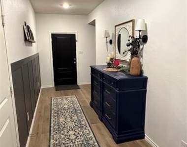 805 Martingale Drive - Photo Thumbnail 12