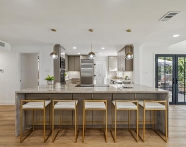 202 Glenn Avenue - Photo Thumbnail 5