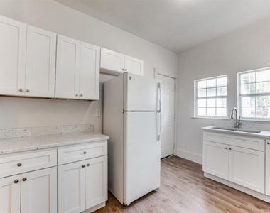 1630 Poplar Street - Photo Thumbnail 5