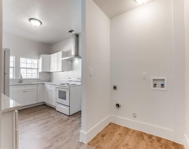 1630 Poplar Street - Photo Thumbnail 10