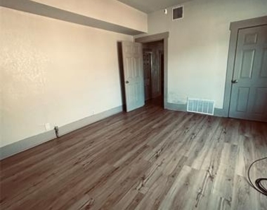 1221 W 2nd Avenue - Photo Thumbnail 9