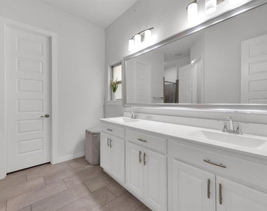 336 Cowling Drive - Photo Thumbnail 15