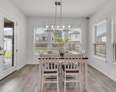 336 Cowling Drive - Photo Thumbnail 12