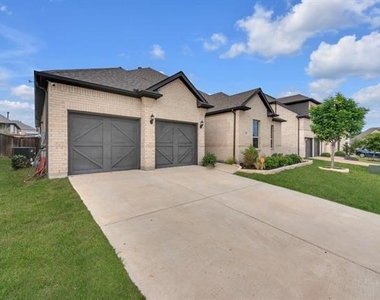 336 Cowling Drive - Photo Thumbnail 1