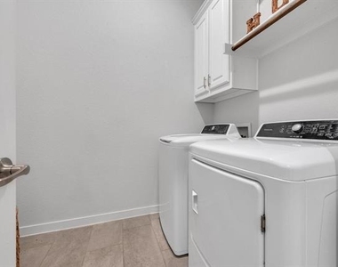 336 Cowling Drive - Photo Thumbnail 23