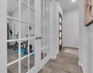 336 Cowling Drive - Photo Thumbnail 21