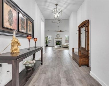 336 Cowling Drive - Photo Thumbnail 3