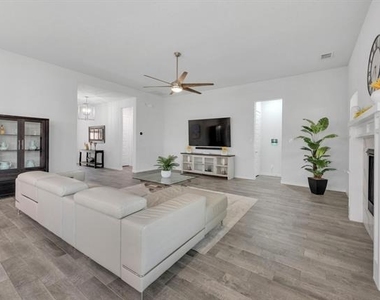 336 Cowling Drive - Photo Thumbnail 5