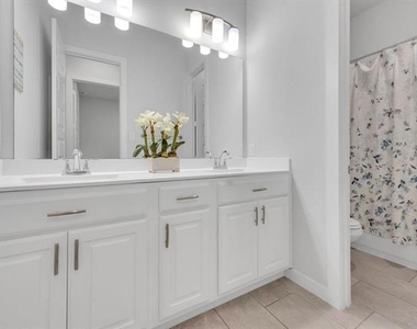336 Cowling Drive - Photo Thumbnail 19