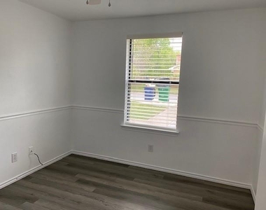 203 W Willow Street - Photo Thumbnail 5
