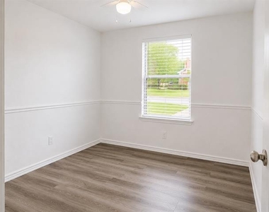 203 W Willow Street - Photo Thumbnail 9