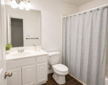 203 W Willow Street - Photo Thumbnail 10