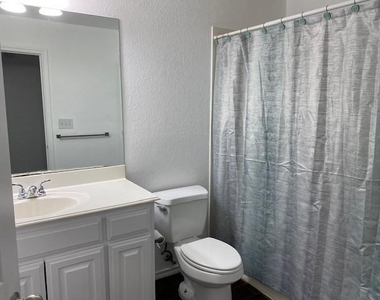 203 W Willow Street - Photo Thumbnail 6