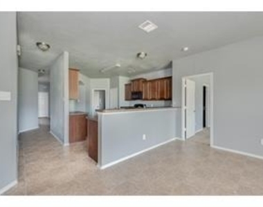 5313 Beacon Lane - Photo Thumbnail 6