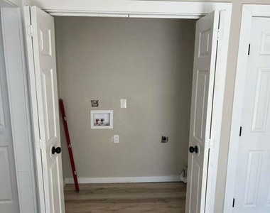 511 Amber Lane - Photo Thumbnail 25