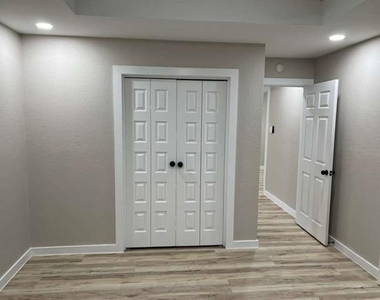 511 Amber Lane - Photo Thumbnail 14