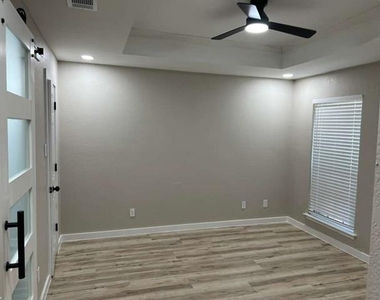 511 Amber Lane - Photo Thumbnail 7