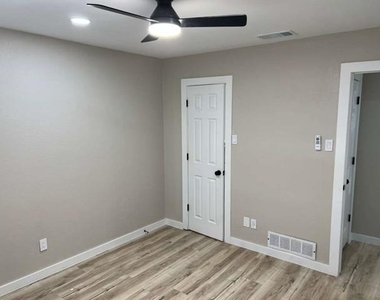 511 Amber Lane - Photo Thumbnail 23