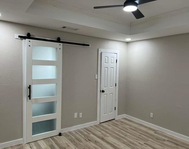 511 Amber Lane - Photo Thumbnail 17