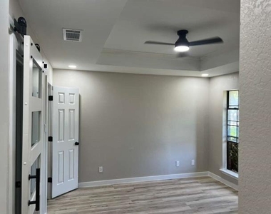 511 Amber Lane - Photo Thumbnail 8