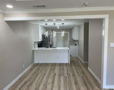 511 Amber Lane - Photo Thumbnail 3