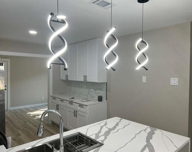 511 Amber Lane - Photo Thumbnail 6