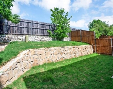 300 Woodgrove Drive - Photo Thumbnail 12