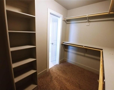 300 Woodgrove Drive - Photo Thumbnail 15