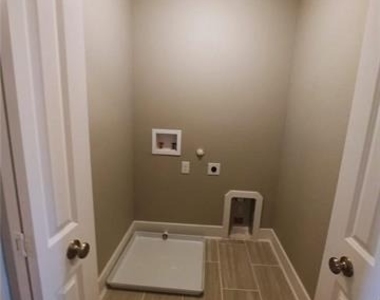 300 Woodgrove Drive - Photo Thumbnail 13
