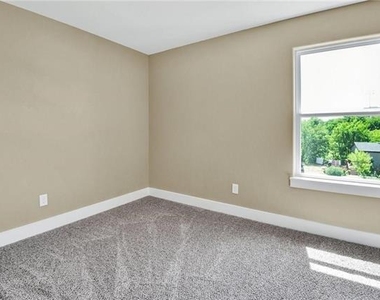300 Woodgrove Drive - Photo Thumbnail 11