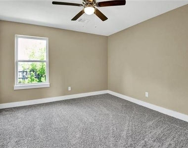 300 Woodgrove Drive - Photo Thumbnail 7