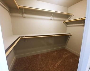300 Woodgrove Drive - Photo Thumbnail 16