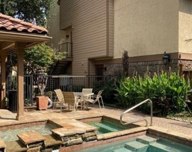 7640 W Greenway Boulevard - Photo Thumbnail 9