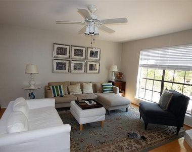 7640 W Greenway Boulevard - Photo Thumbnail 1