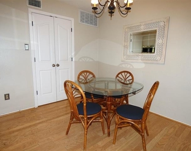 7640 W Greenway Boulevard - Photo Thumbnail 3
