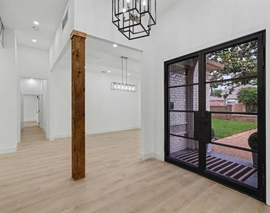 17327 Davenport Road - Photo Thumbnail 12