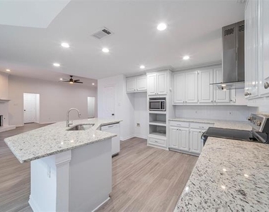 3608 Marianne Circle - Photo Thumbnail 8