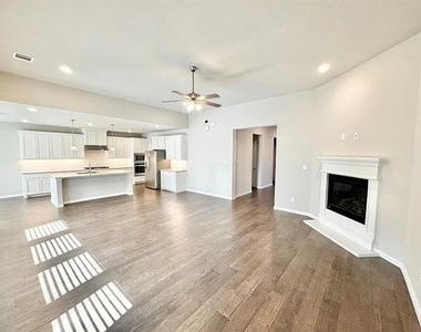 809 Uplands Drive - Photo Thumbnail 2