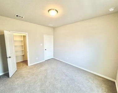809 Uplands Drive - Photo Thumbnail 24