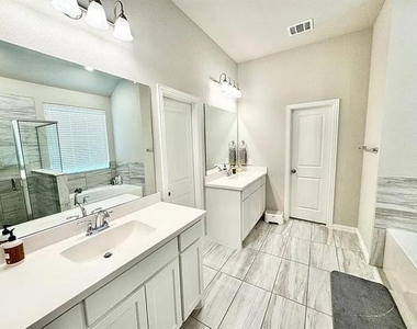 809 Uplands Drive - Photo Thumbnail 16