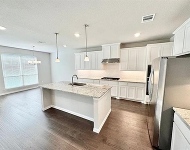 809 Uplands Drive - Photo Thumbnail 9