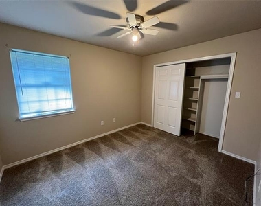 1811 Park Place - Photo Thumbnail 5