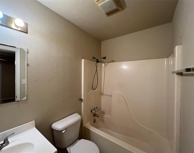 1811 Park Place - Photo Thumbnail 6