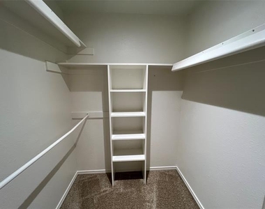 1811 Park Place - Photo Thumbnail 9
